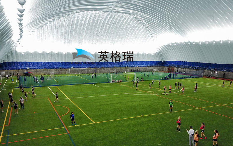 選擇充氣膜結構建造足球場有哪些優(yōu)勢？